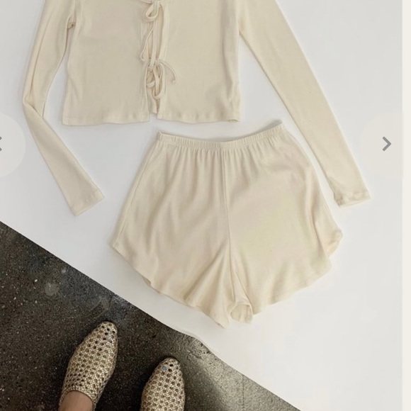 Lisa Says Gah Mia Shorts in Oat Milk - Picture 4 of 9